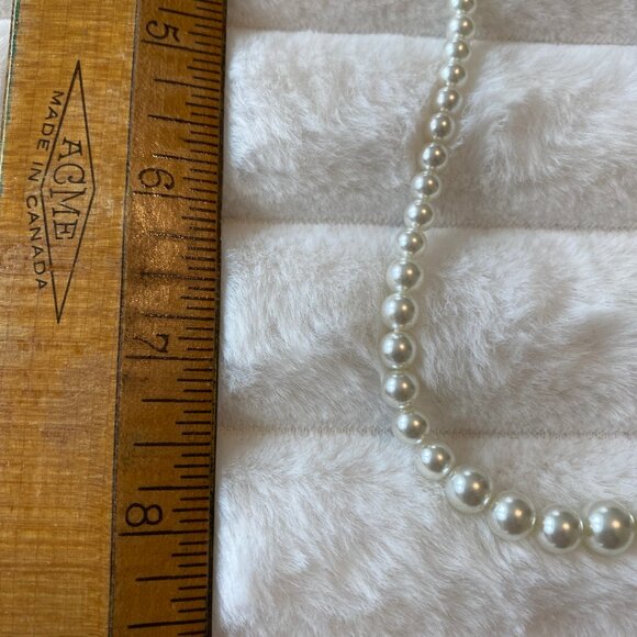 Vintage White 16" Graduated Strand Dangle Glass Pearl & Crystal Earrings 1.5" - Picture 4 of 5